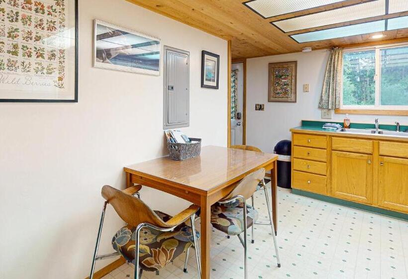 Отель Christina Cabin