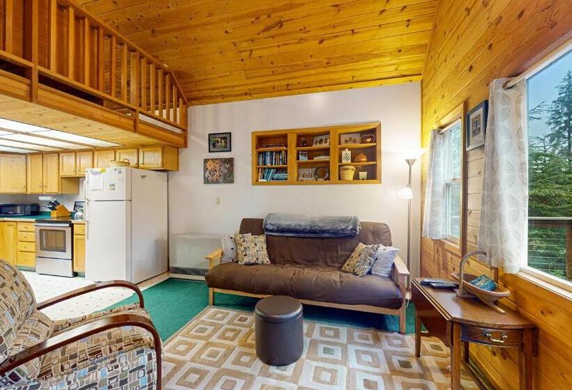 Отель Christina Cabin