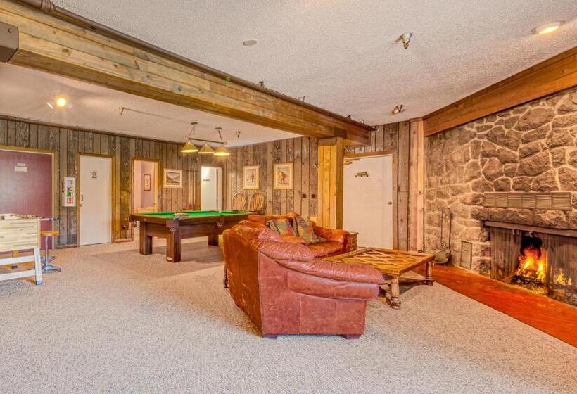 Hotel Skiway Lodge At Thunderhead