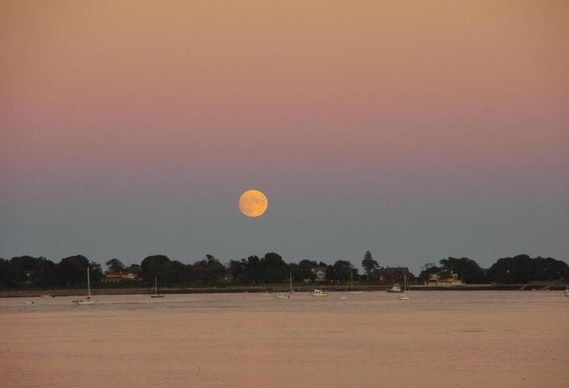 فندق Point Radio Cottage