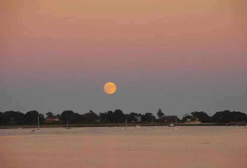 Hotelli Point Radio Cottage