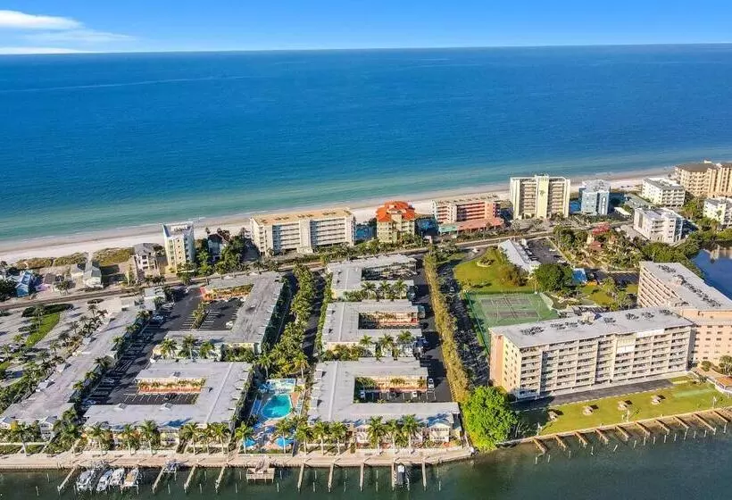 ホテル Barefoot Beach Resort F107