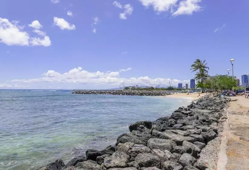 ホテル Ilikai 883