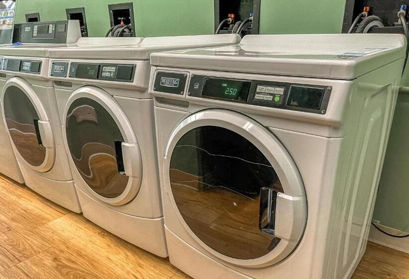 ホテル Ilikai 883