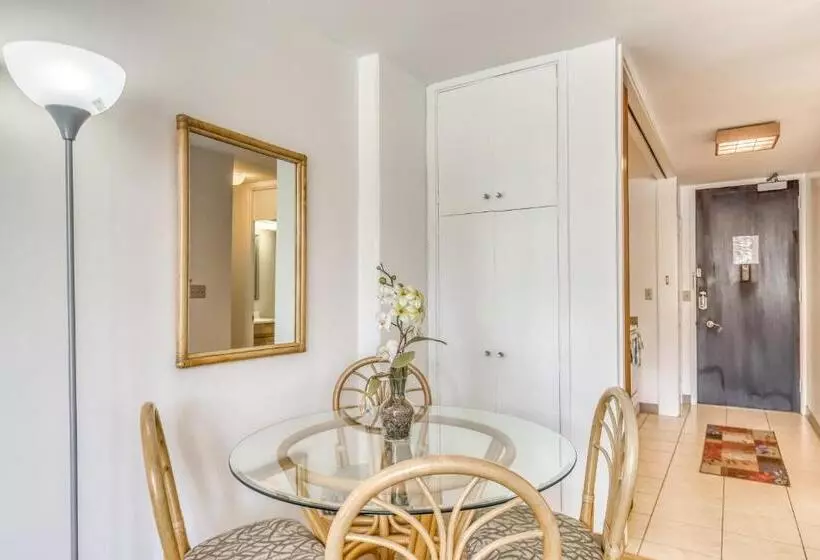 ホテル Ilikai 883