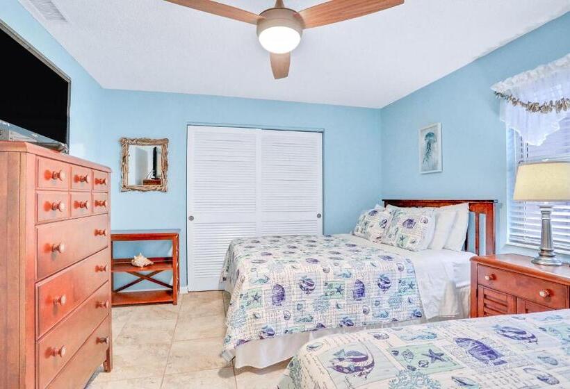 فندق Sea Breeze 702