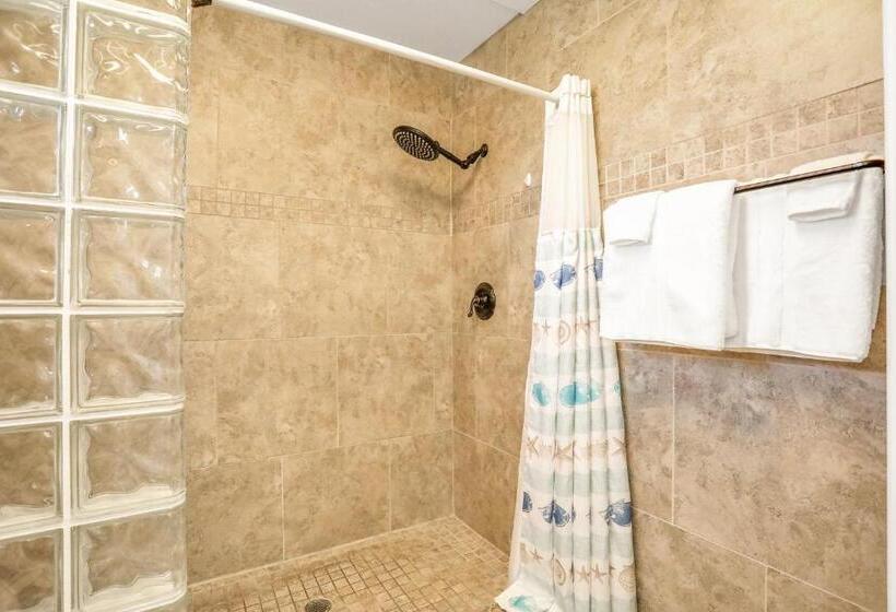 فندق Sea Breeze 702