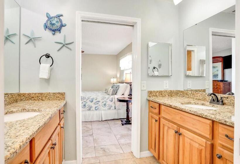 فندق Sea Breeze 702