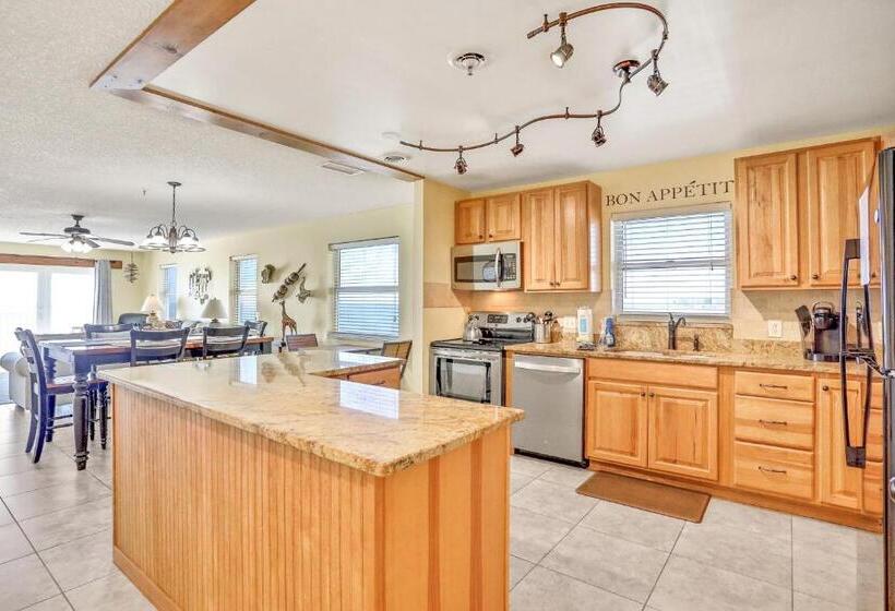 فندق Sea Breeze 702