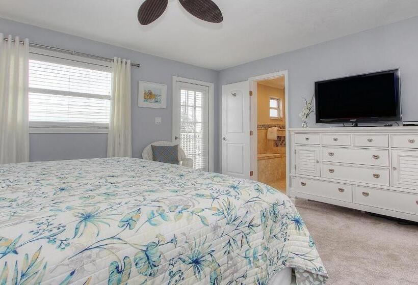 فندق Sea Breeze 702