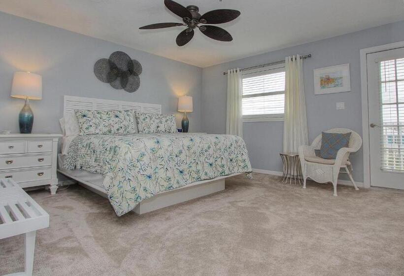 فندق Sea Breeze 702