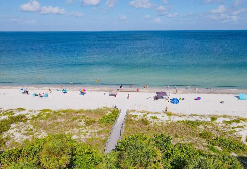 Отель Beach On The Rocks