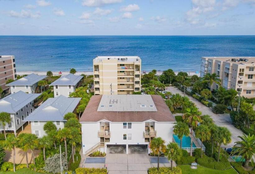 Отель Beach On The Rocks