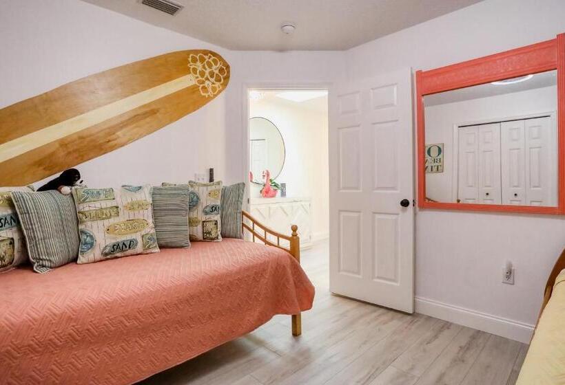 Отель Beach On The Rocks