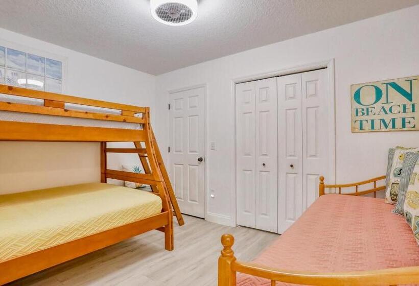 Отель Beach On The Rocks