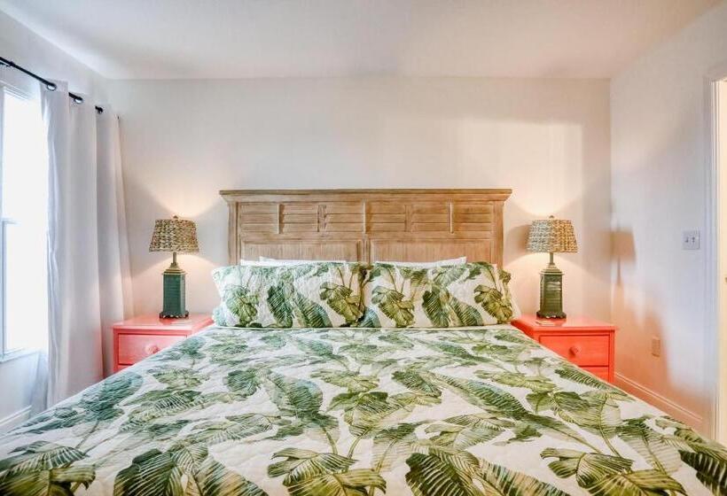 Отель Beach On The Rocks