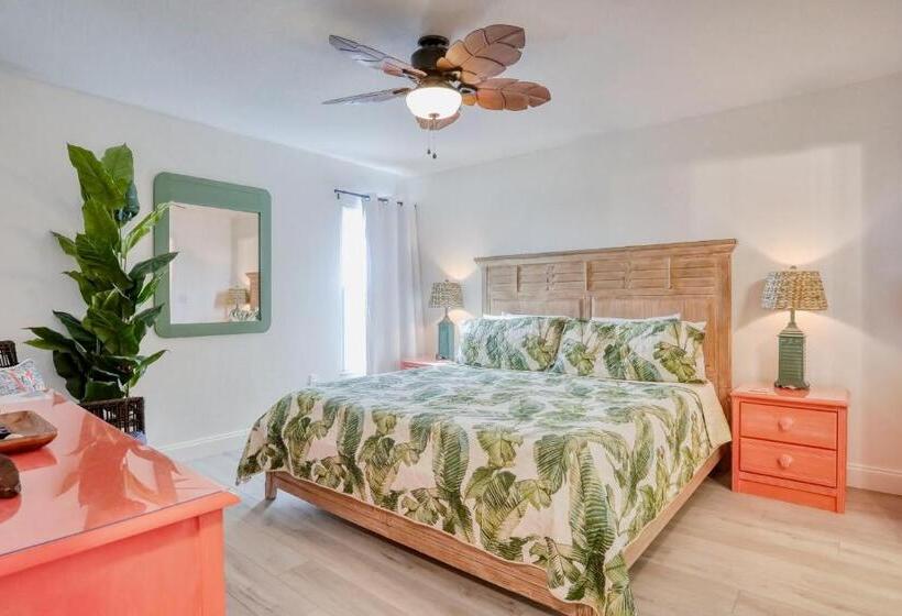 Отель Beach On The Rocks