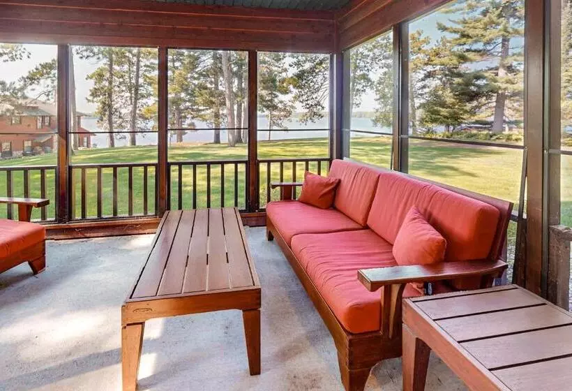 ホテル Chippewa Retreat  Den