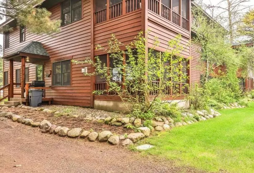 ホテル Chippewa Retreat  Den
