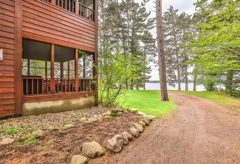 ホテル Chippewa Retreat  Den