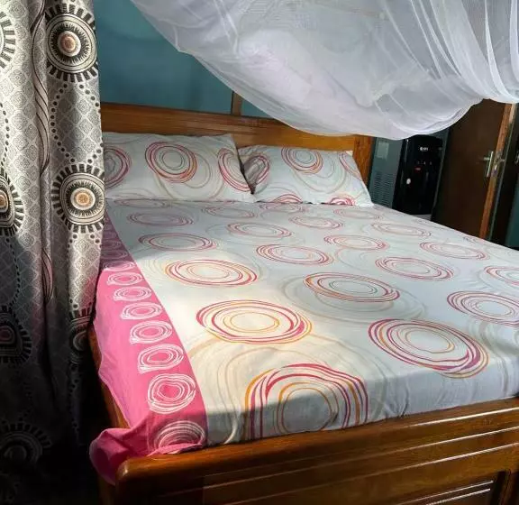 ペンション Private Master Bedrooms With Wi Fi Internet In Tanga Town