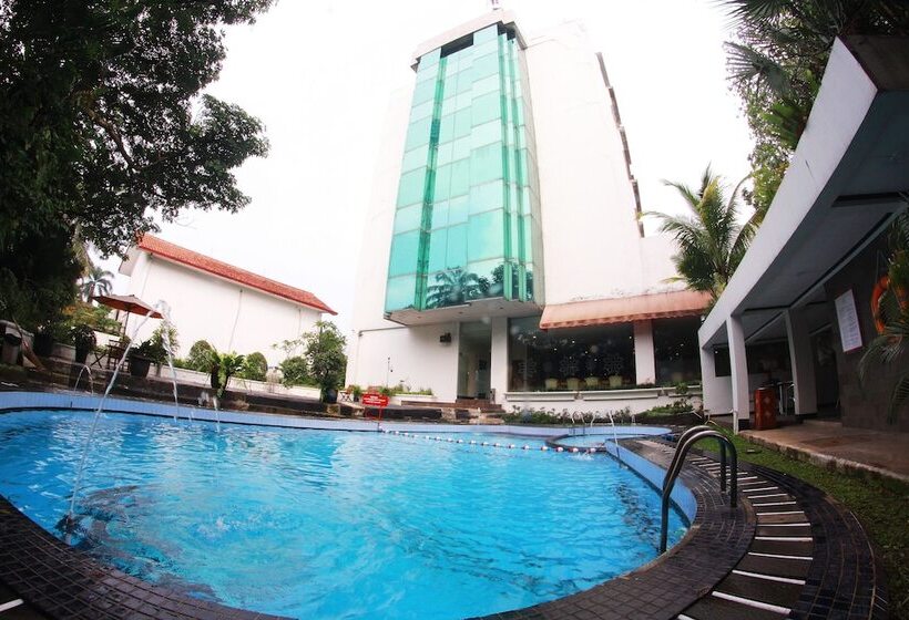 Otel Grand Pangrango