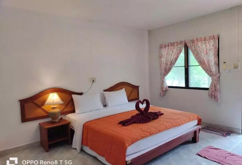 בית מלון כפרי D.r. Lanta Bay Resort