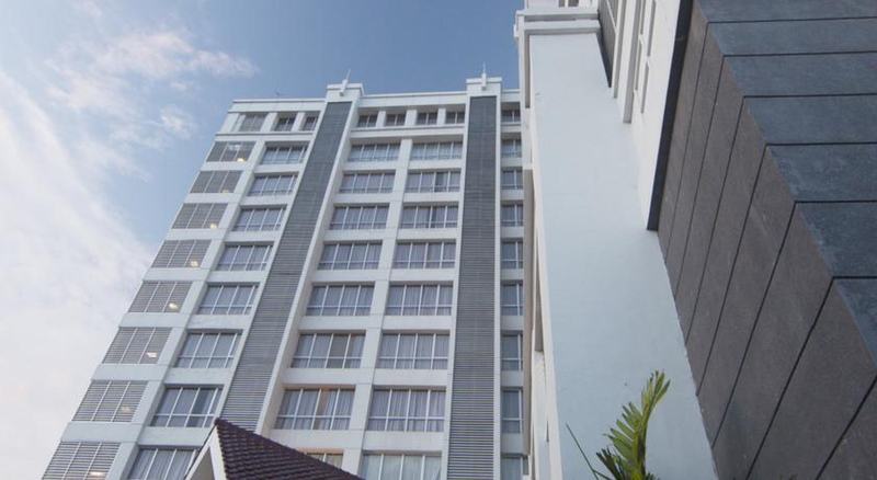 Hotel Grand Darmo Suite By Amithya