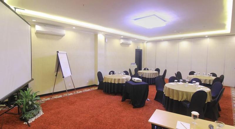 Hotel Grand Darmo Suite By Amithya