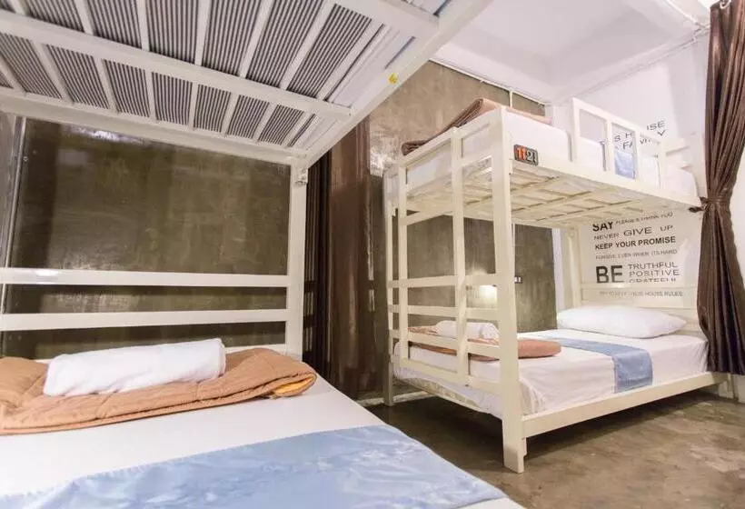Отель Zz Hostel Chiang Mai