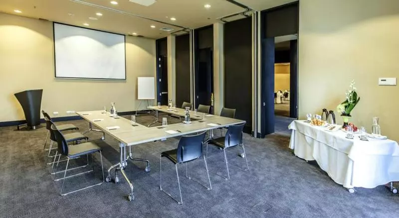 هتل Movich Buro 26