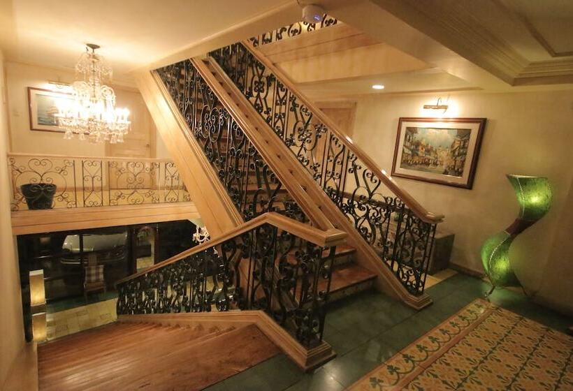 בית מלון כפרי Roxas President S Inn