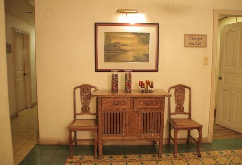 בית מלון כפרי Roxas President S Inn