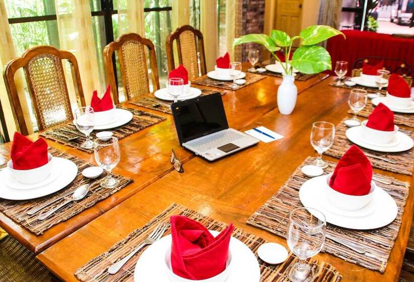 בית מלון כפרי Roxas President S Inn