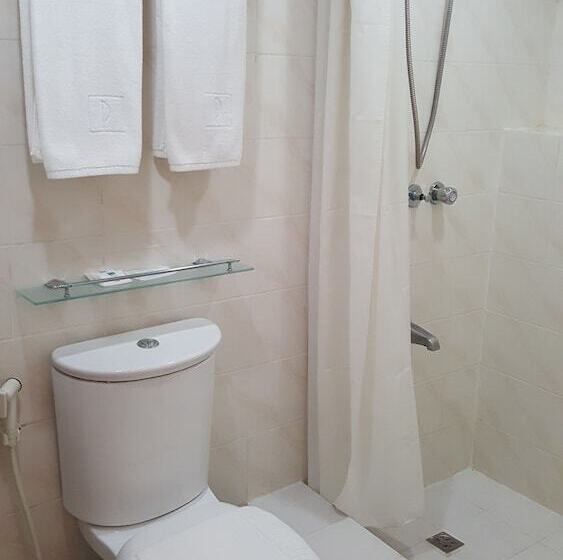 בית מלון כפרי Roxas President S Inn