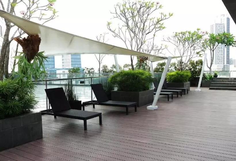 בית מלון כפרי Santika Premiere Bintaro