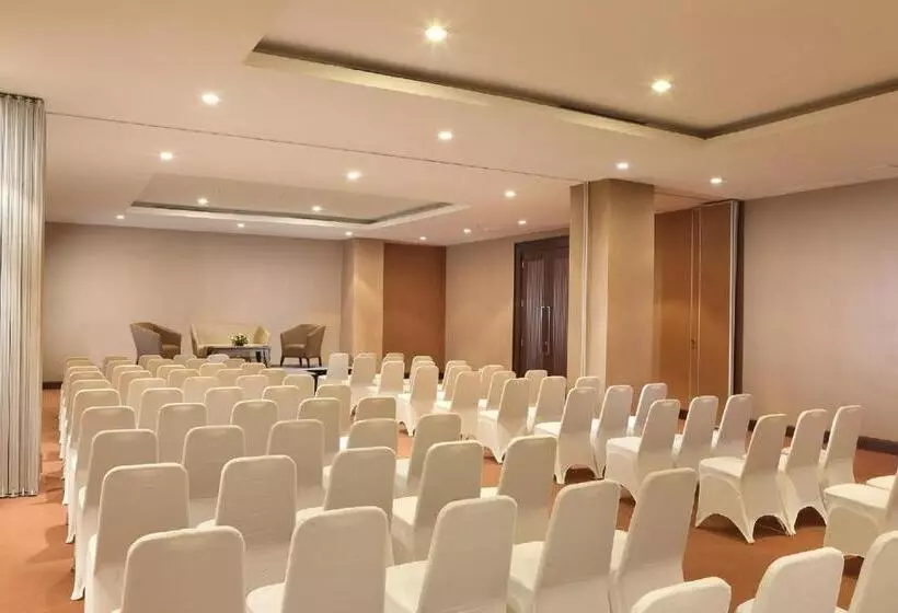 בית מלון כפרי Santika Premiere Bintaro