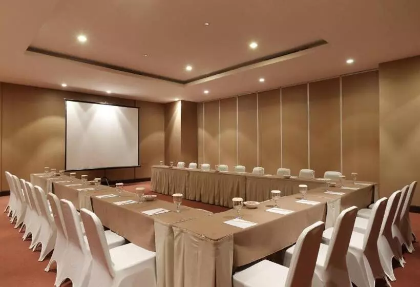 בית מלון כפרי Santika Premiere Bintaro