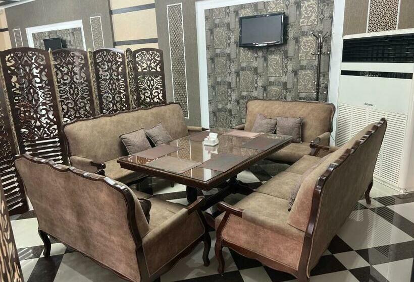 בית מלון כפרי Grand Shirin Palace Bux