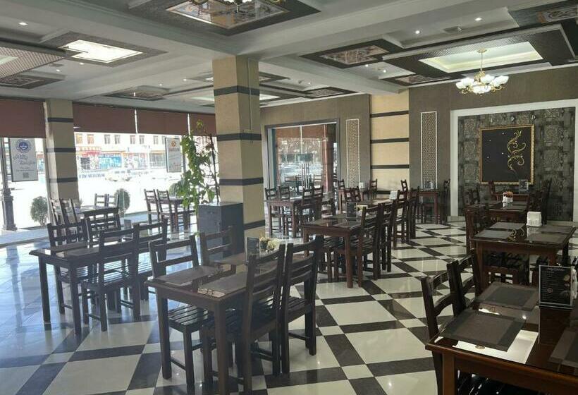 בית מלון כפרי Grand Shirin Palace Bux