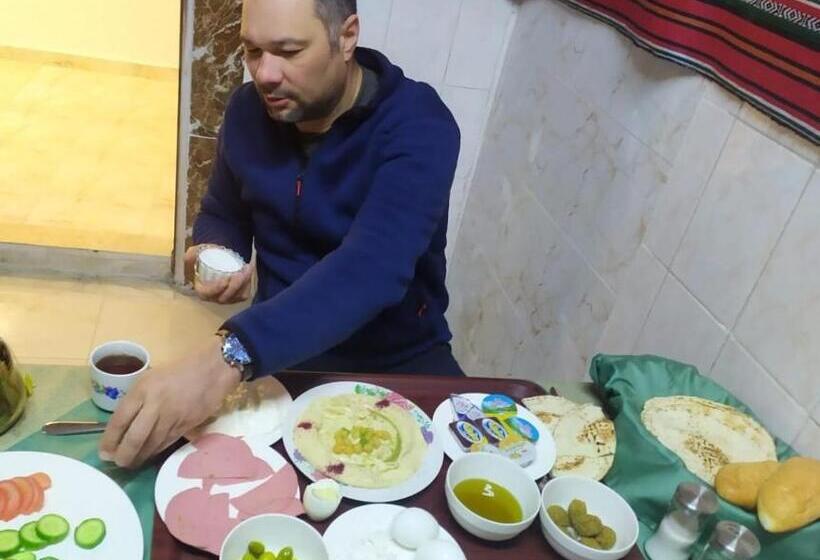 تختخواب و صبحانه Zrizira Inn