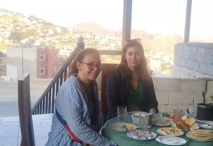 تختخواب و صبحانه Zrizira Inn