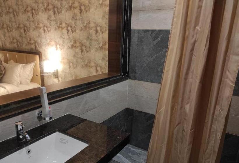 בית מלון כפרי Shlok  Pure Veg , Kolhapur