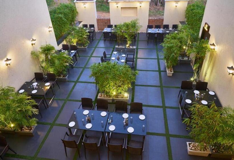 בית מלון כפרי Shlok  Pure Veg , Kolhapur