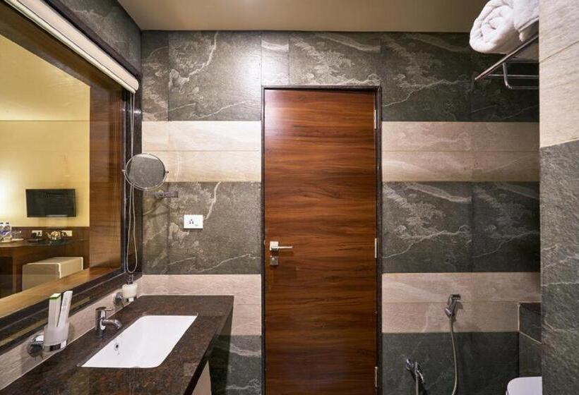 בית מלון כפרי Shlok  Pure Veg , Kolhapur