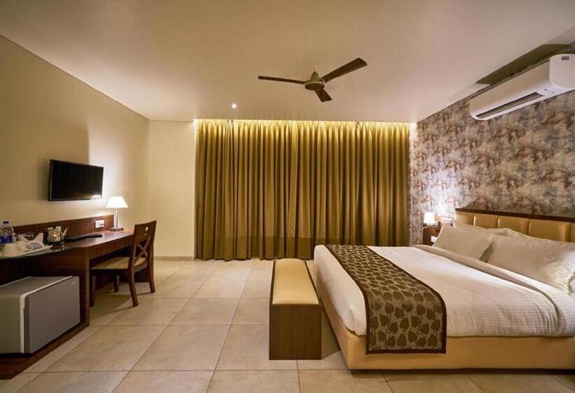 בית מלון כפרי Shlok  Pure Veg , Kolhapur