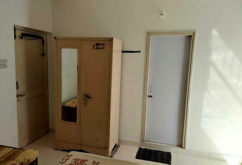 פנסיון Fern House