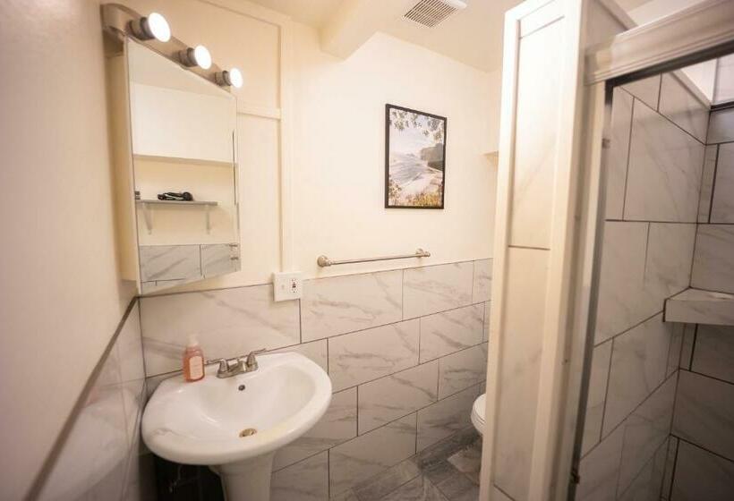 بنسيون The Hilo Cottage