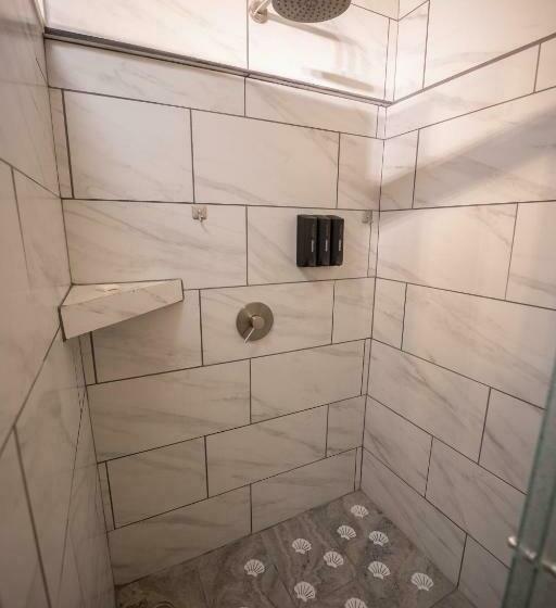 بنسيون The Hilo Cottage