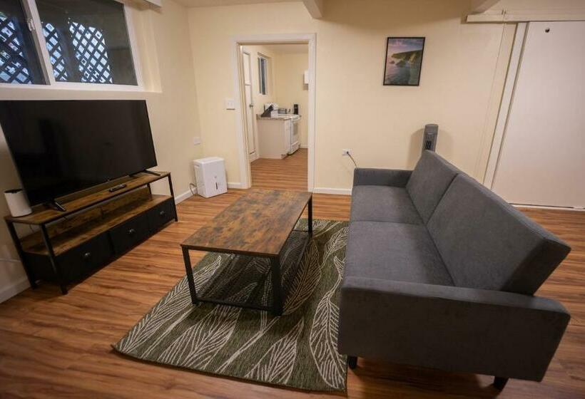 بنسيون The Hilo Cottage